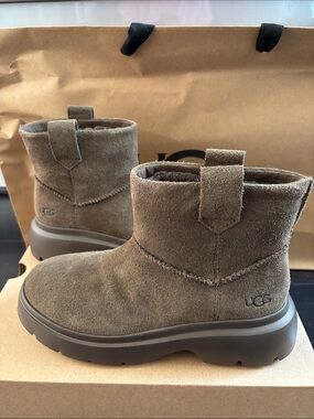 UGG CALIMUZE MINI PULL ON BOOTS IN DARK TOFFEE SZ 7 NEW IN BOX